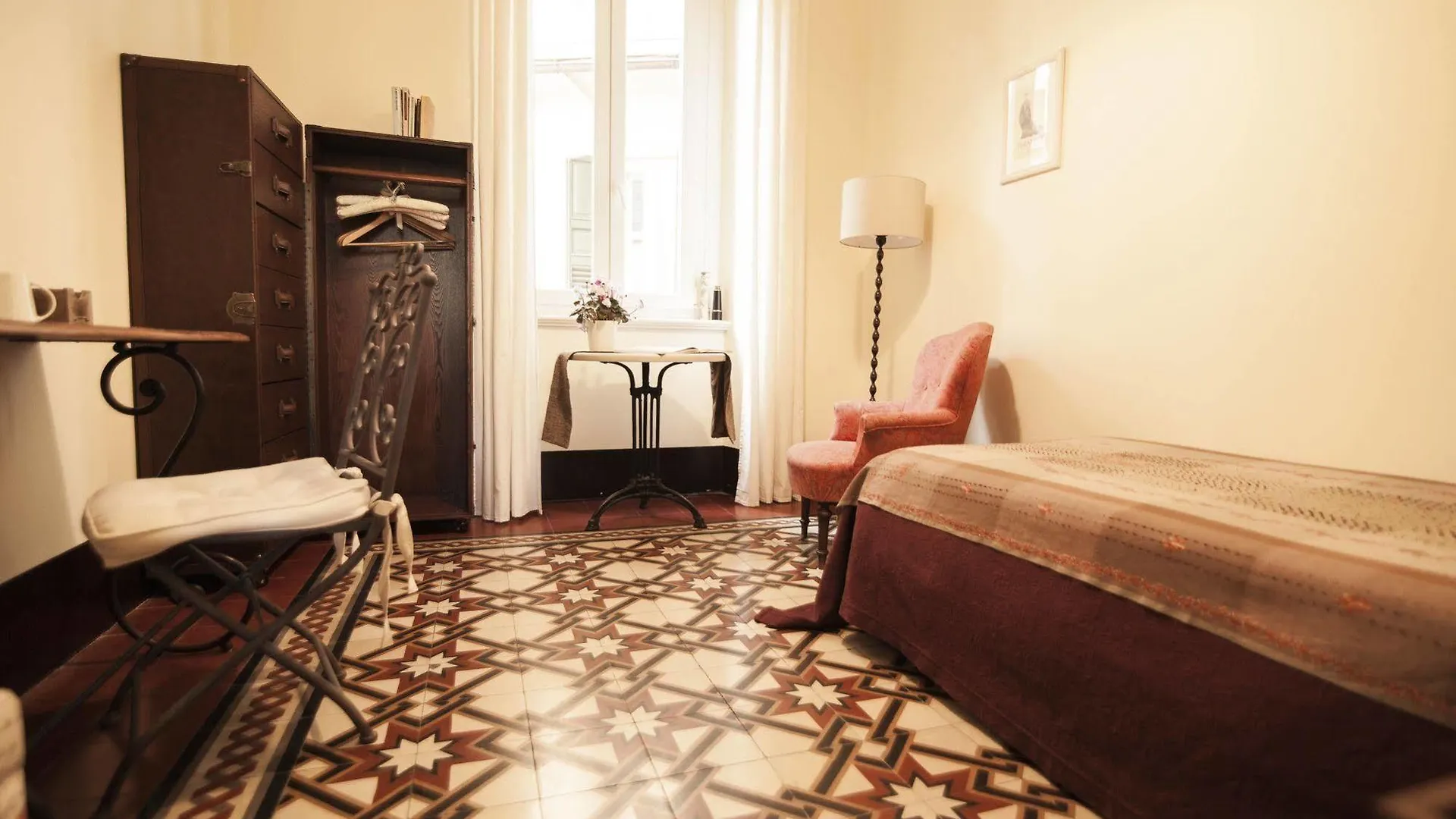 Le Flaneur - Vintage Suite Verona 3*,  Italy